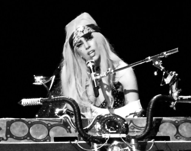 El 'Born This Way Ball' de Lady Gaga en París, completo