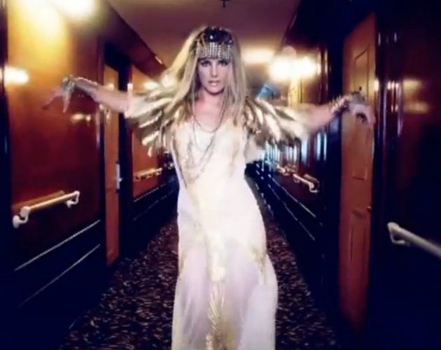 Britney Spears, camaleónica en el anuncio de 'Fantasy Twist'