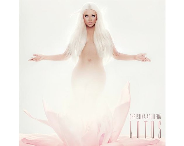 Christina Aguilera lo enseña todo en la portada de'Lotus'