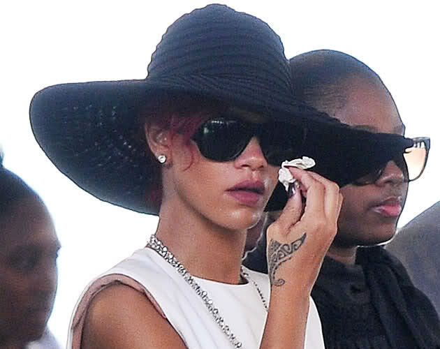 Rihanna llora al conseguir el número 1 en USA con 'Unapologetic'