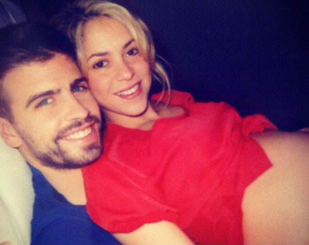 Shakira comparte una foto suya con Piqué y con su barriga