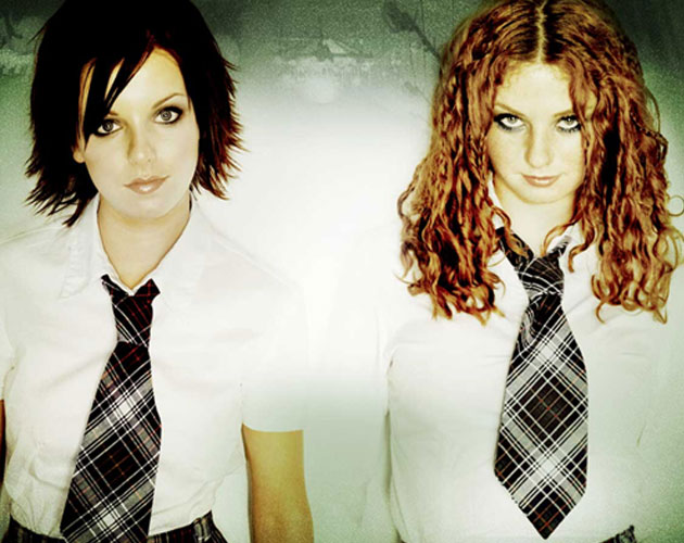 Tatu se reúnen para el 10º aniversario de su disco debut