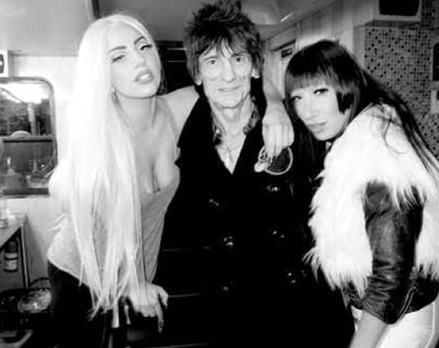 Terry Richardson retrata a Lady Gaga en el backstage de los Rolling Stones