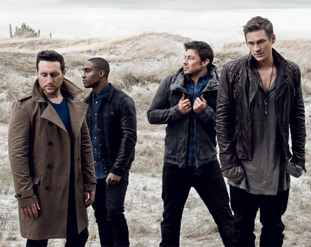 Blue sacan single con Bruno Mars, 'Black Box'