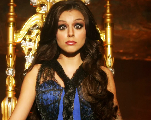 Cher Lloyd, princesa de barrio en la versión americana de 'With Ur Love'