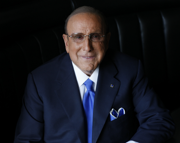 Clive Davis, mentor de Whitney Houston y Kelly Clarkson, sale del armario