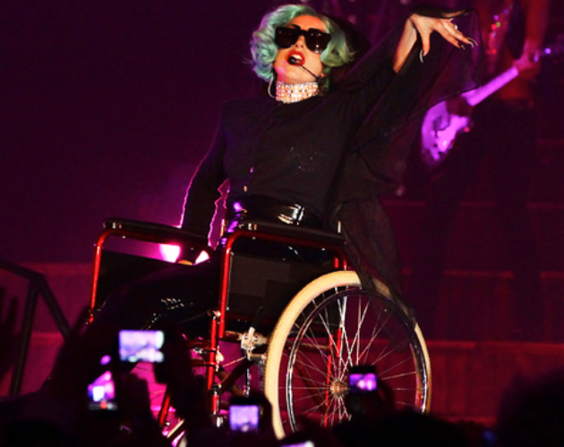 Lady Gaga bautiza a su silla de ruedas con el nombre de Emma