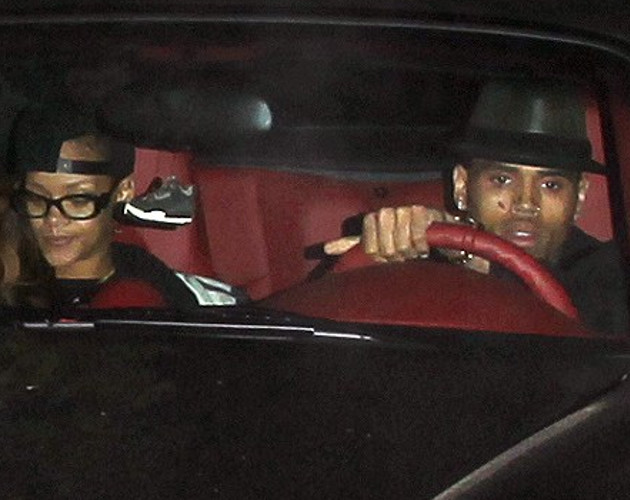 Rihanna acompaña a Chris Brown a los juzgados