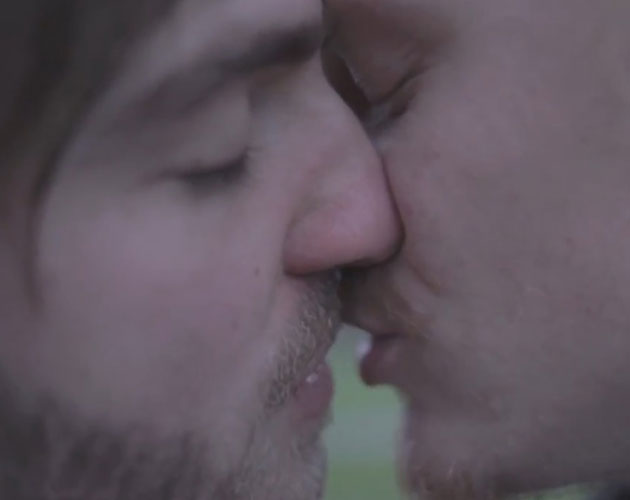 Youtube pone restricción de edad a un videoclip de The Irrepressibles por mostrar gays besándose