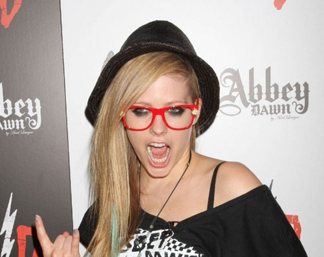 Avril Lavigne vuelve con 'Here's To Never Growing Up'