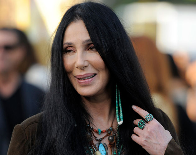 Cher retrasa su single a junio y su disco a septiembre