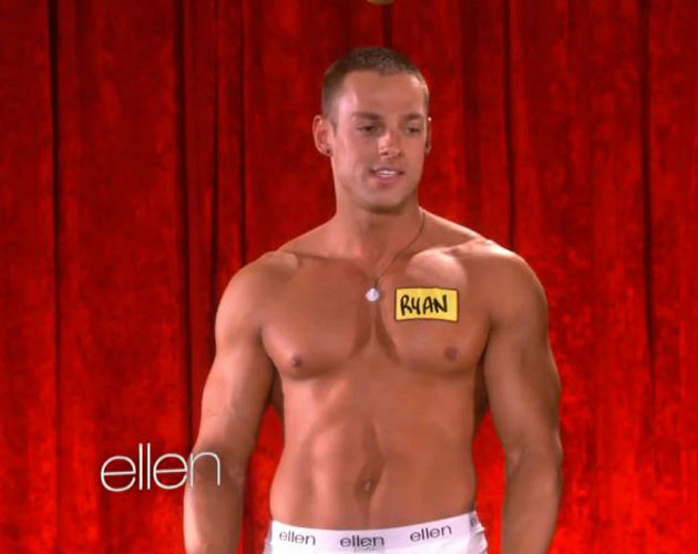 Ellen presenta línea de ropa interior masculina con tíos en calzoncillos en su programa