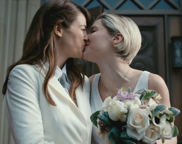 Microsoft hace un anuncio con una boda de dos lesbianas