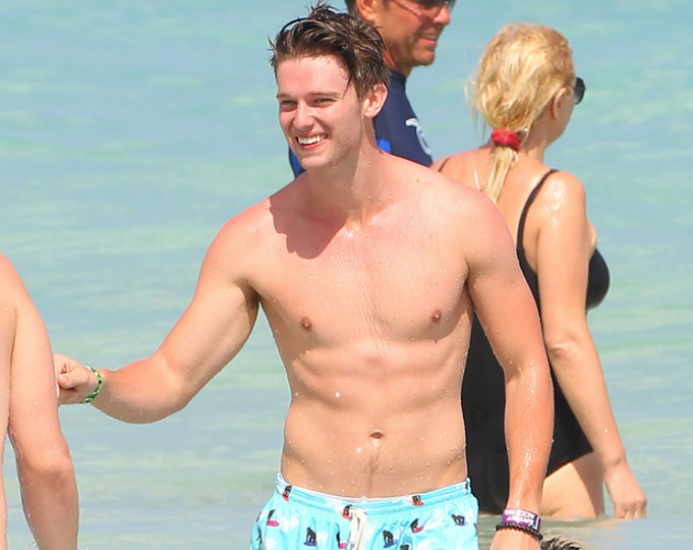 Patrick Schwarzenegger está mucho más bueno que su padre