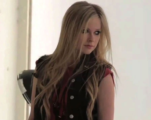 Avril Lavigne adelanta un teaser del vídeo de 'Here's To Never Growing Up'