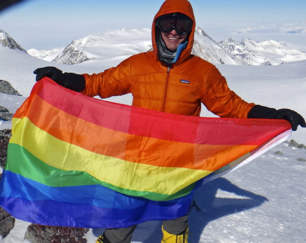 Un estudiante americano está escalando el Everest para apoyar el Trevor Project