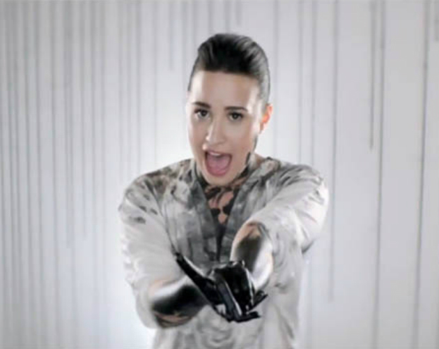 Demi Lovato se ensucia en el vídeo de 'Heart Attack'
