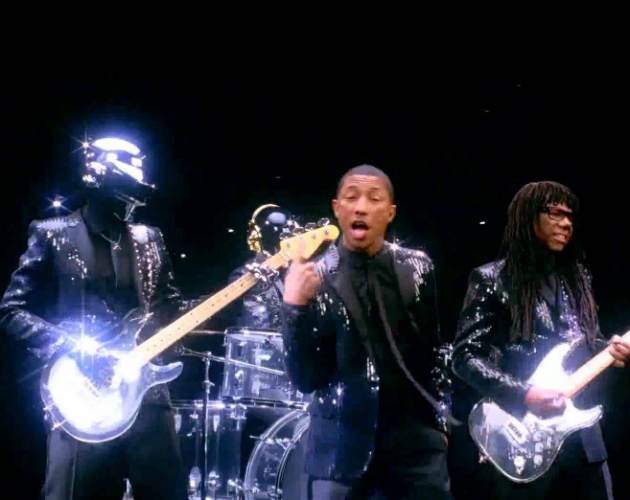 Pharrell Williams estrena 'Get Lucky', el nuevo single de Daft Punk, en directo