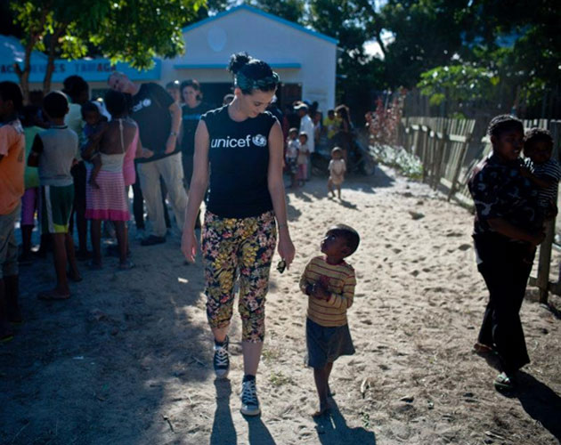Katy Perry visita Madagascar con Unicef
