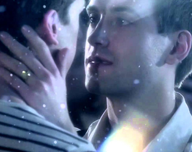 Lara Fabian se rodea de parejas gays en el vídeo de 'Deux Ils, Deux Elles'