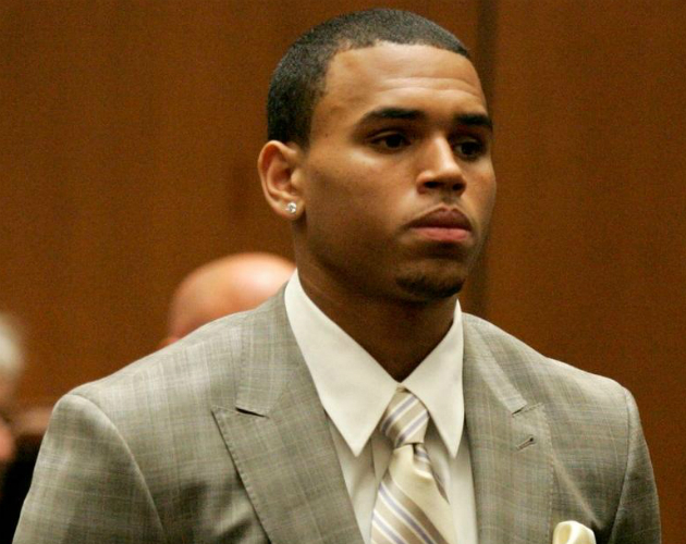 Chris Brown podría ir a la cárcel si se demuestra que violó la libertad condicional