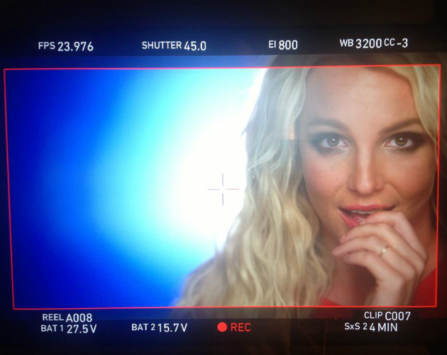 Britney Spears cuelga una foto del rodaje del vídeo para 'Oh La La'