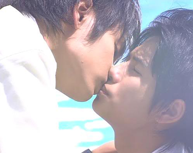 Besos entre amigos del mismo sexo, la última moda en Japón