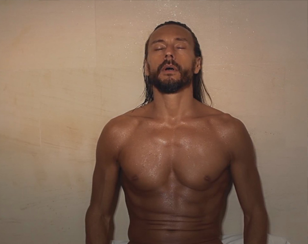 Bob Sinclar desnudo