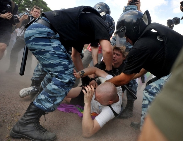 Fotos de las agresiones homofóbicas en Rusia, un país antigay