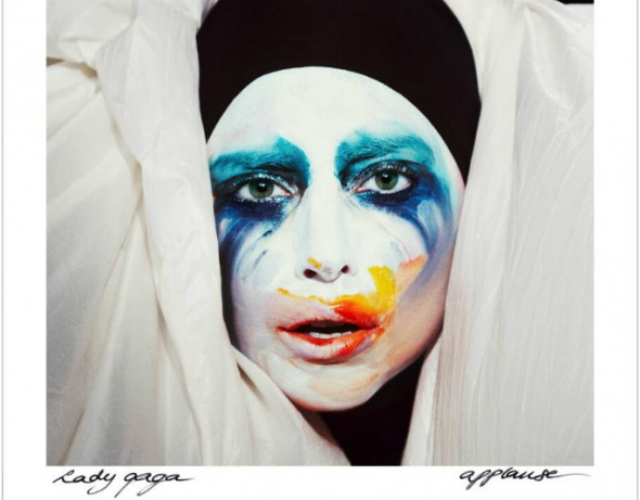 Lady Gaga anuncia la portada de 'Applause' y nuevas imágenes promocionales