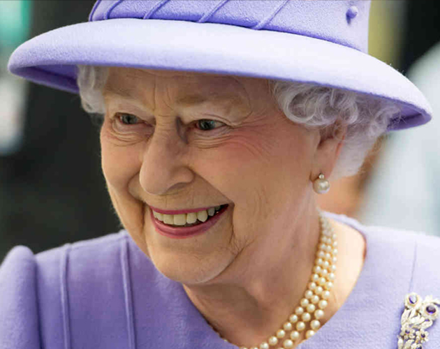La reina Isabel II aprueba el matrimonio gay en Inglaterra