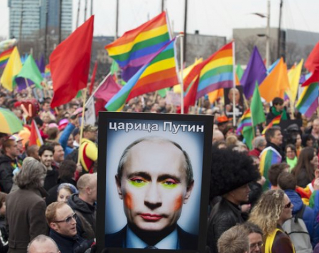Rusia multa gays