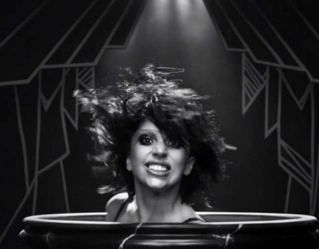 Lady Gaga anima a sus fans a falsear las visitas en YouTube y el director de Billboard la descubre