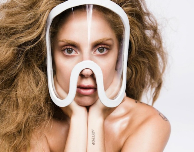 Lady Gaga continúa compartiendo los lyrics de 'Applause'