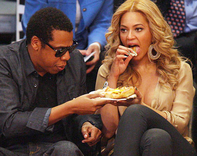 Beyoncé pide 1.700 euros de pollo frito