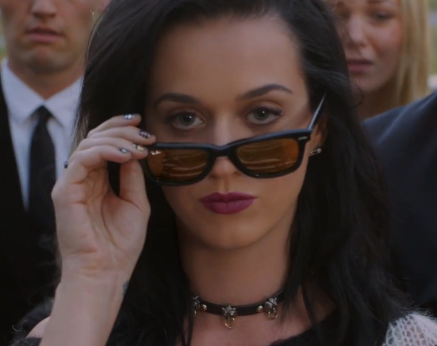 Katy Perry presenta nuevo teaser de 'Roar' con un funeral