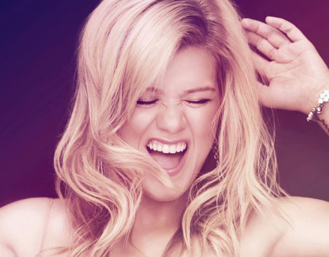 Kelly Clarkson define las actuaciones de los VMAs como "strippers desafinadas"