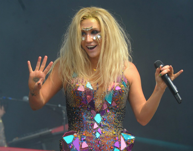 Ke$ha asegura que nació con cola