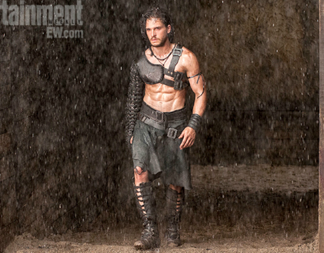 Kit Harington presume de abdominales en la primera imagen de 'Pompeii'