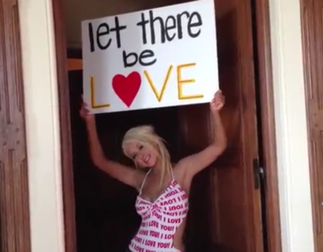 Christina Aguilera estrena por sorpresa vídeo para 'Let There Be Love'