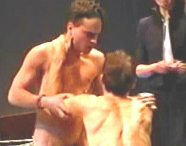 El protagonista de 'Big Bang Theory' Johnny Galecki, desnudo en el teatro