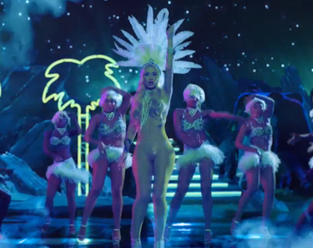 Iggy Azalea homenajea a 'Showgirls' en el vídeo de 'Change Your Life'