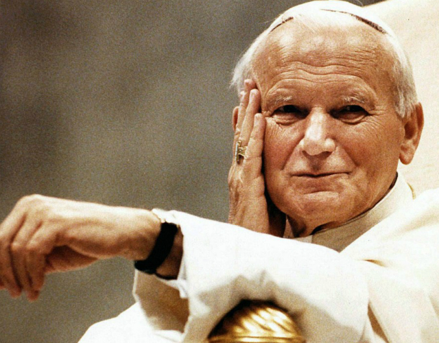 Juan Pablo II, uno de los Papas más homófobos, será santificado en 2014