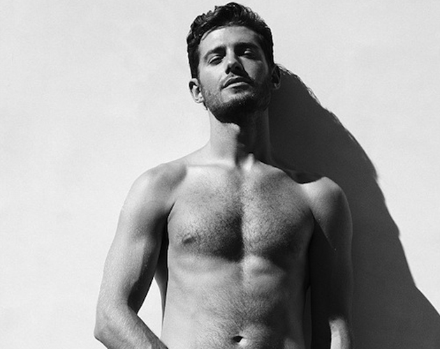 Julian Morris desnudo completo