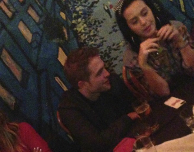 Robert Pattinson saca a cenar a Katy Perry