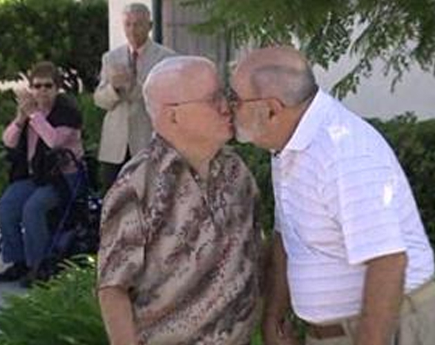 Dos veteranos de guerra se casan tras 20 años viviendo juntos