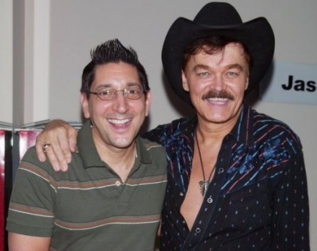 Randy Jones, el cowboy de Village People, prepara boda gitana con su novio