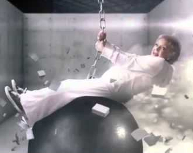 Betty White parodia 'Wrecking Ball' de Miley Cyrus