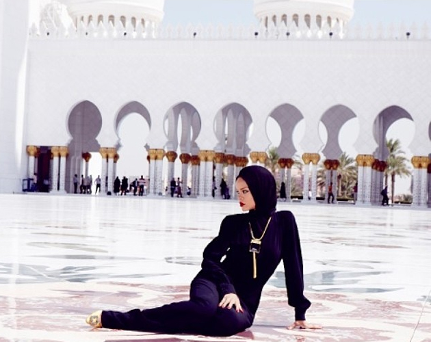 Rihanna, expulsada de la mezquita de Abu Dabi por sus fotos en plan sexy