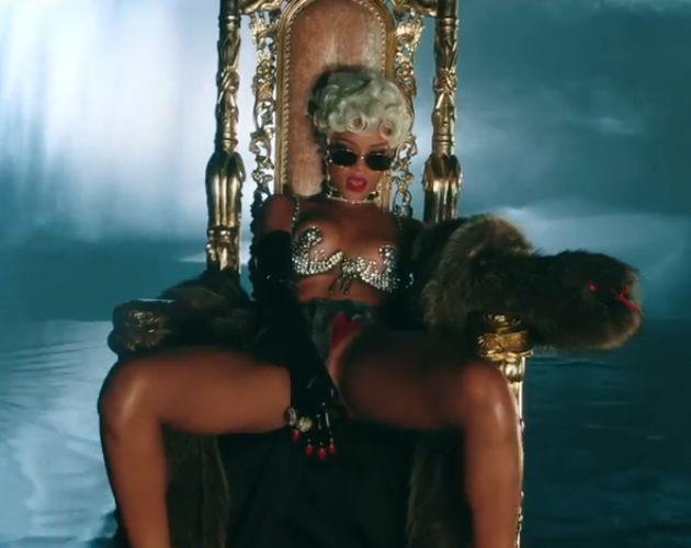 Rihanna Pour it up video